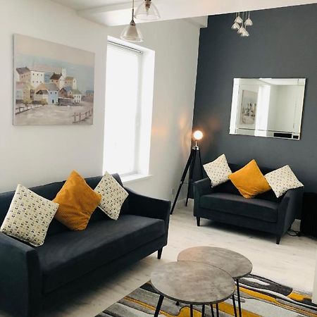 Spacious And Bright Town Centre Apartment Ballycastle Extérieur photo