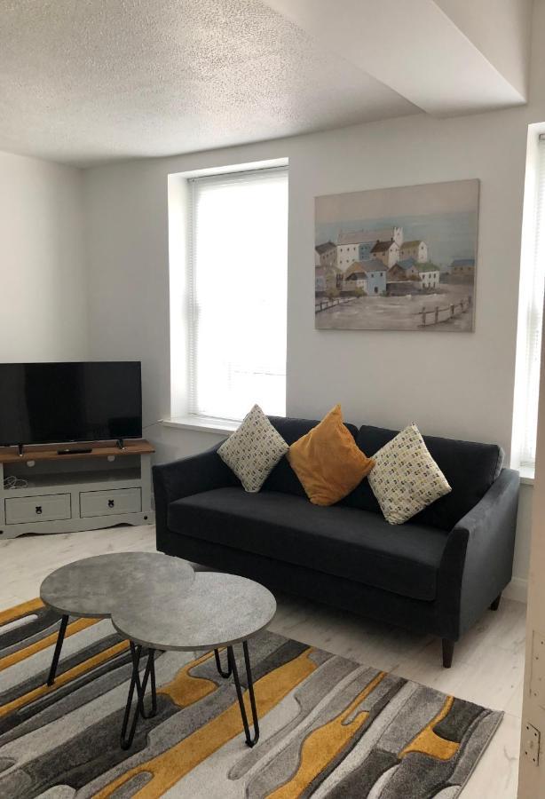 Spacious And Bright Town Centre Apartment Ballycastle Extérieur photo