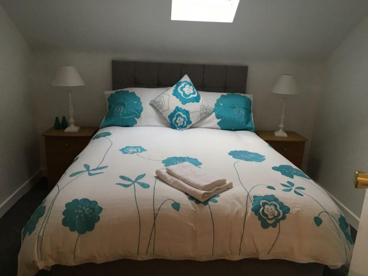 Spacious And Bright Town Centre Apartment Ballycastle Extérieur photo